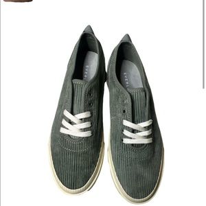 Everlane forever corduroy sneakers size 10 never worn in sage or eucalyptus